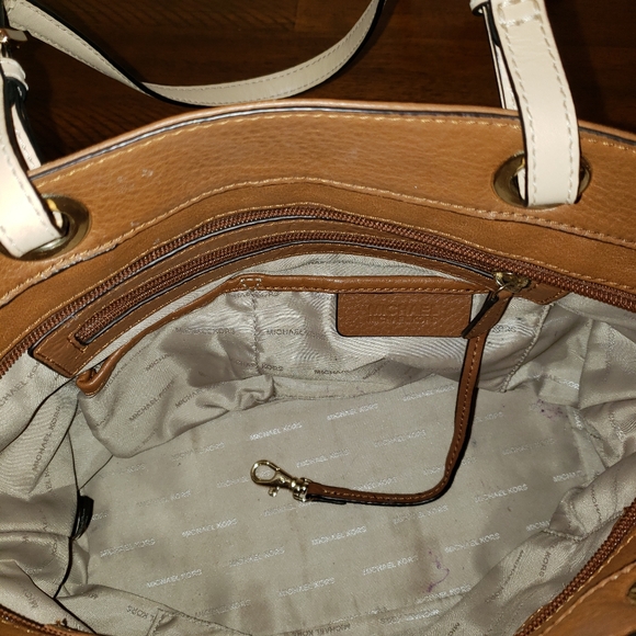 Michael Kors Bedford Leather Purse - Picture 6 of 12